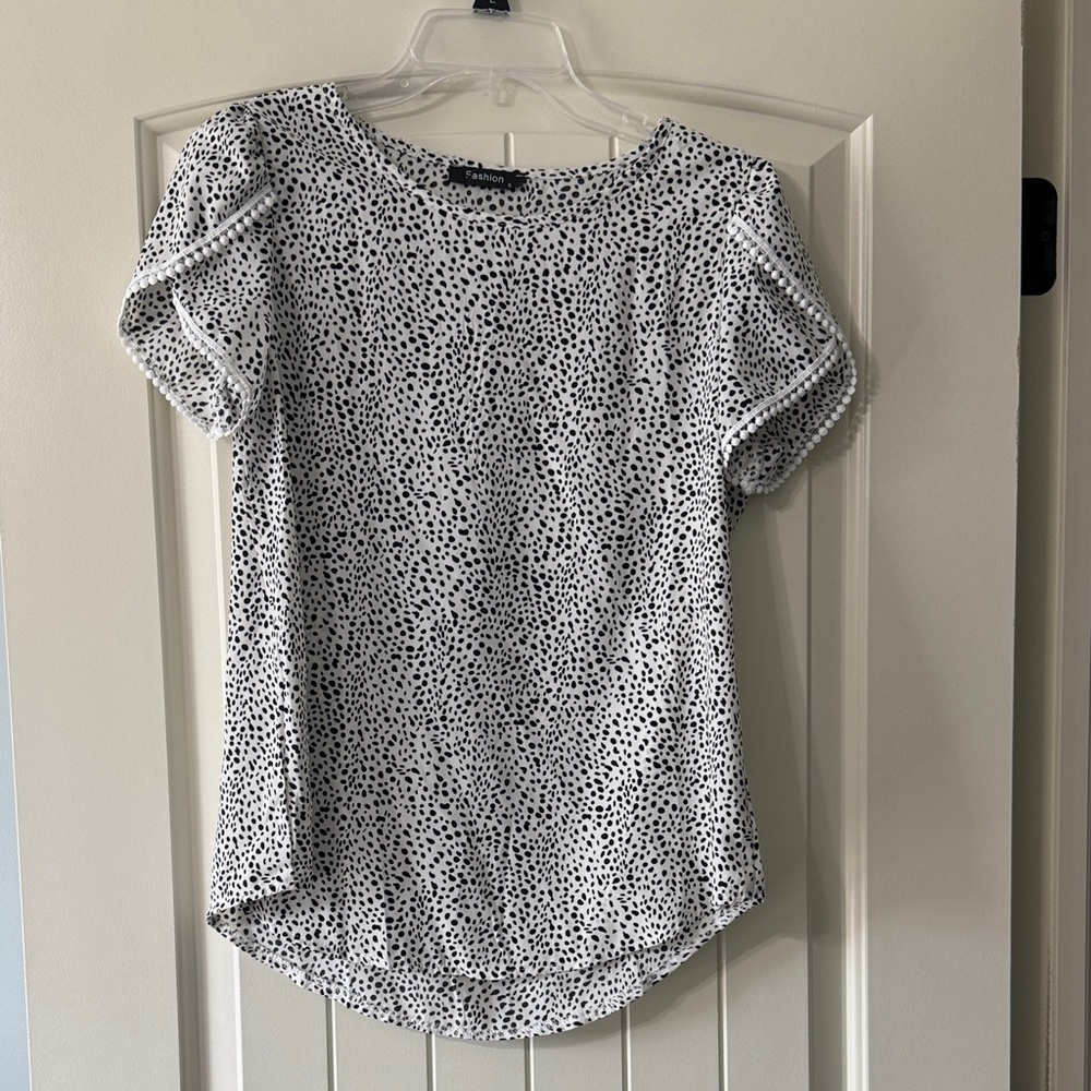 Fashion Brand Black and White Speckled Tee